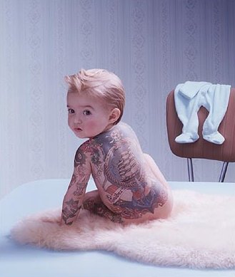 Super baby est tatoué